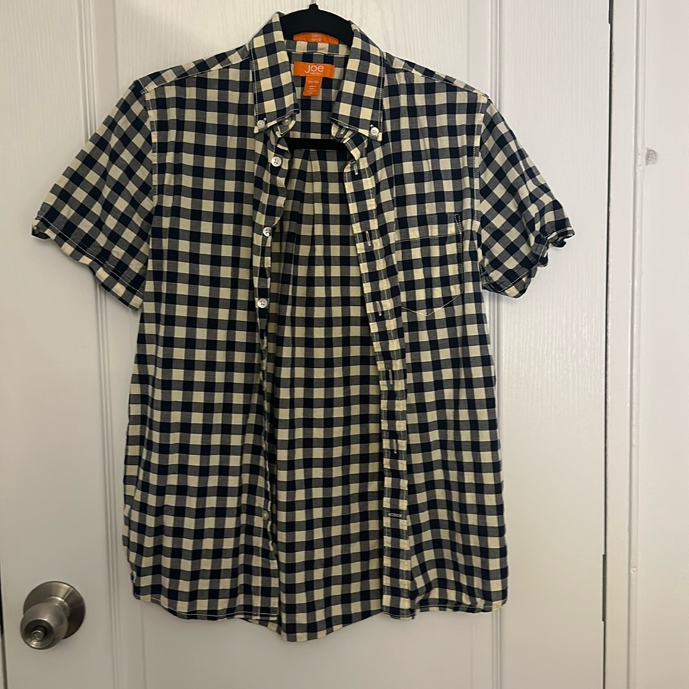 Short sleeve button down